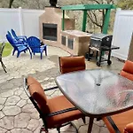Peacock Suite Hot Tub Sleeps Up To 4 Bbq